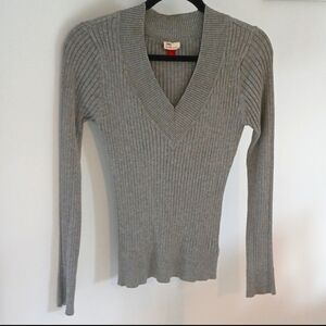 Lei Size Juniors XL Light Gray Sweater